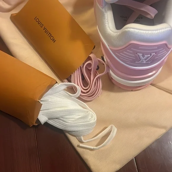 Pink sneaker - Picture 8 of 9